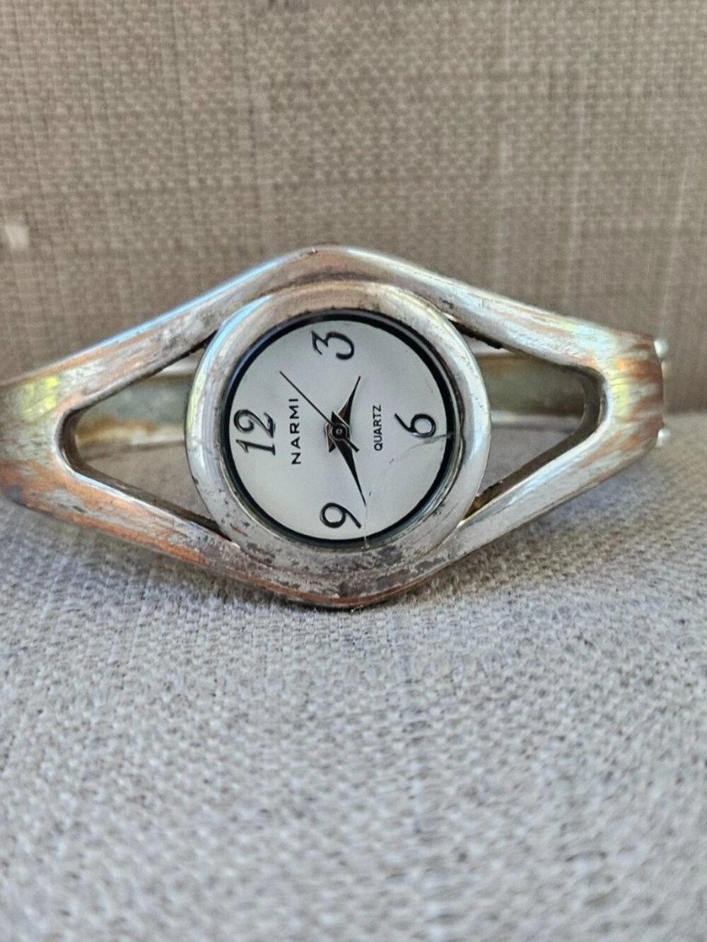 Vintage Narmi Ladies Wristwatch Silver Tone Cuff Band Analog Quartz Wrist Watch - Picture 4 of 10